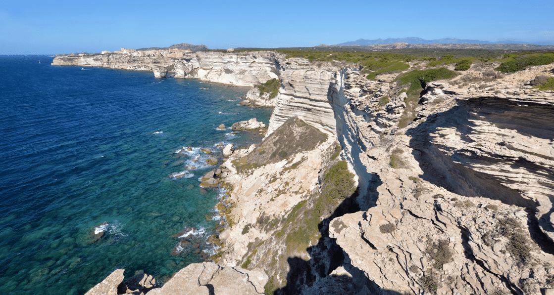 Pourquoi inscrire son enfant à une colonie de vacances en Corse